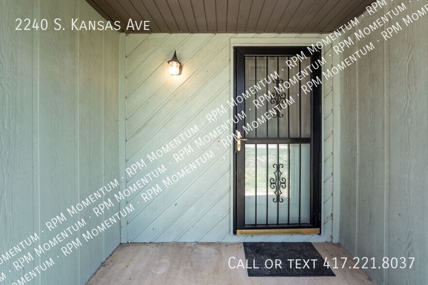 Building Photo - 2240 S Kansas Ave