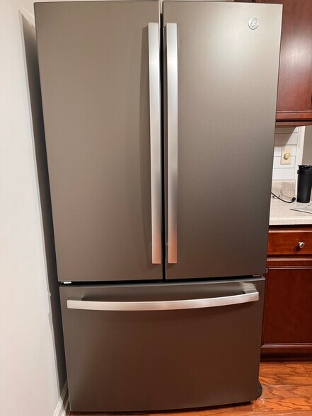 brand new fridge- Oct 2025 - 325 parc river blvd