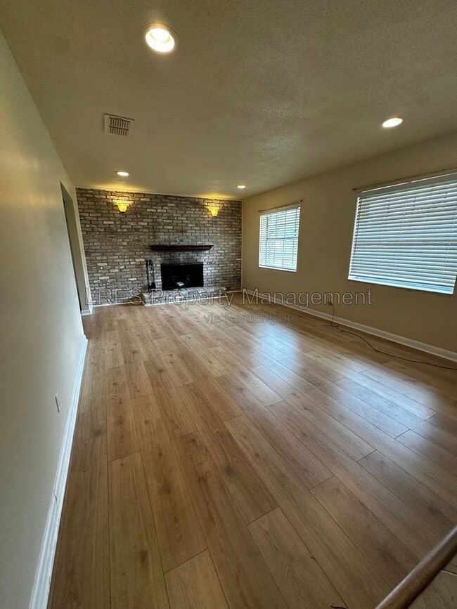 Building Photo - 2719 Merrie Oaks Rd