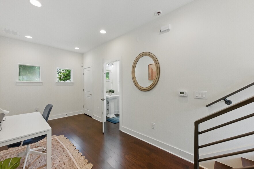 Building Photo - 2710 Halcyon Dr