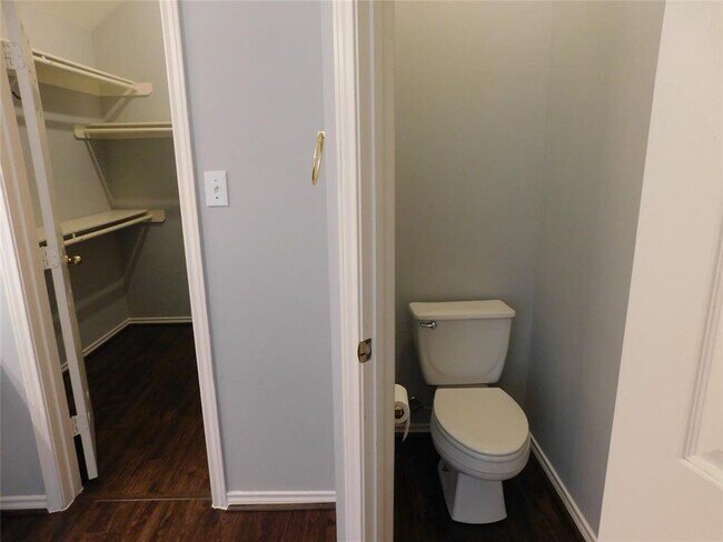 Building Photo - 4211 Creek Hollow Ln