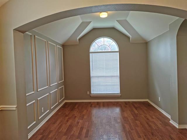 Building Photo - 9300 Vista Cir