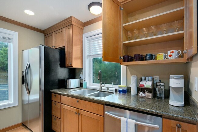 Building Photo - 2717B E Yesler Wy