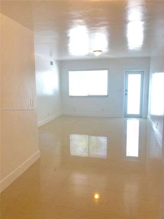 Building Photo - 8227 Crespi Blvd