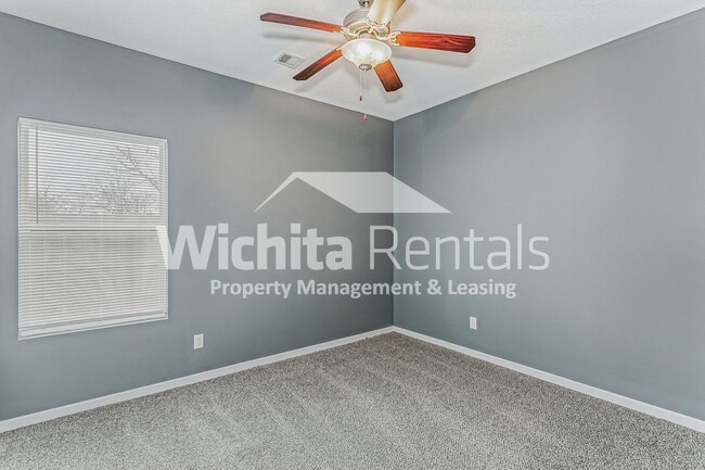 Building Photo - 645 N Grandstone St