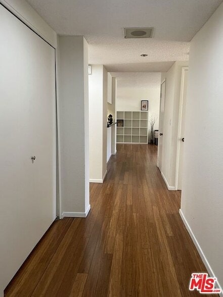 Building Photo - 600 W 9th St