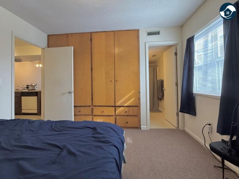 Building Photo - 229 E King St