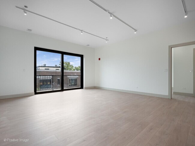 Building Photo - 3202 N Racine Ave