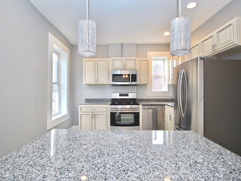 Building Photo - 3526 Vista Ave