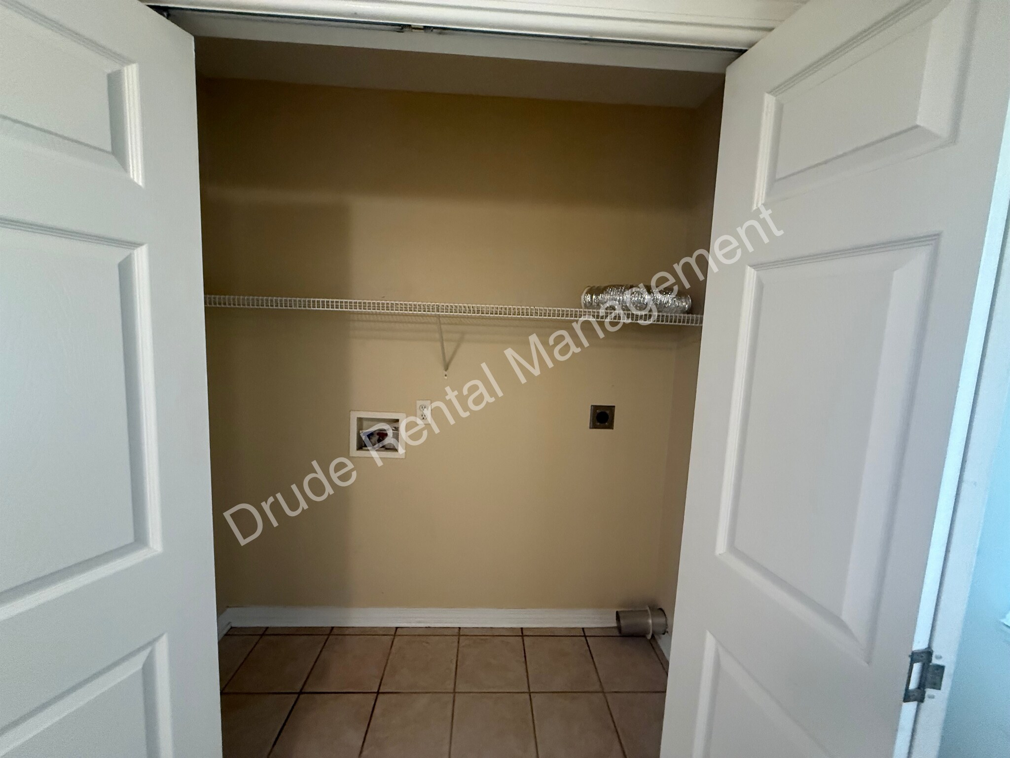 Building Photo - 508 Cedar Ln