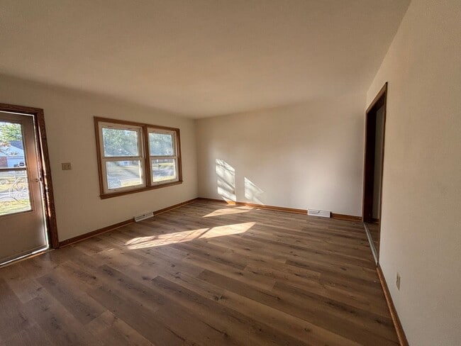 Building Photo - 4408 Vesta Dr