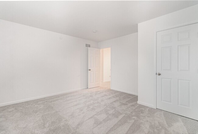 Building Photo - 7870 Briarwood Dr