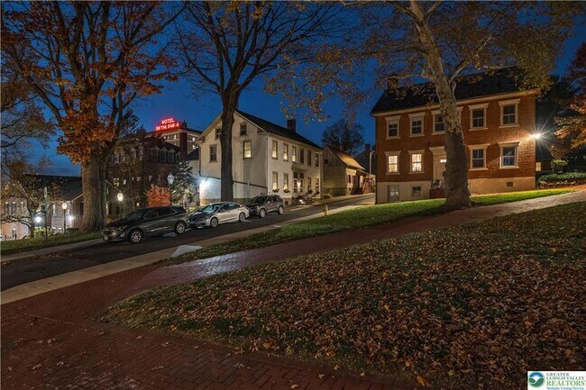 Building Photo - 426 Heckewelder Pl