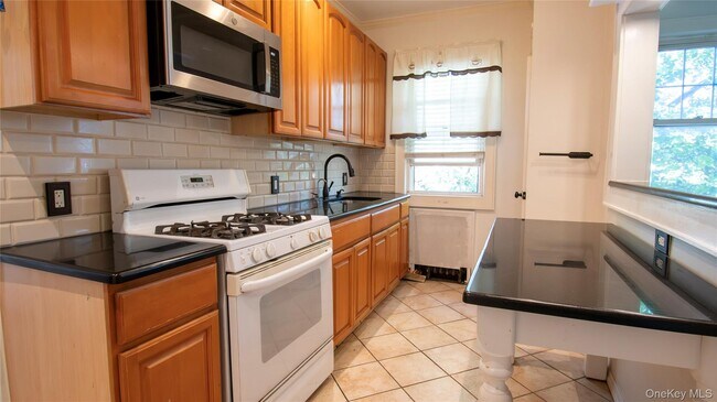 Building Photo - 840 Seaman Ave