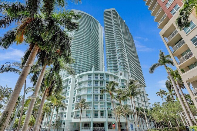 Building Photo - 1900 N Bayshore Dr