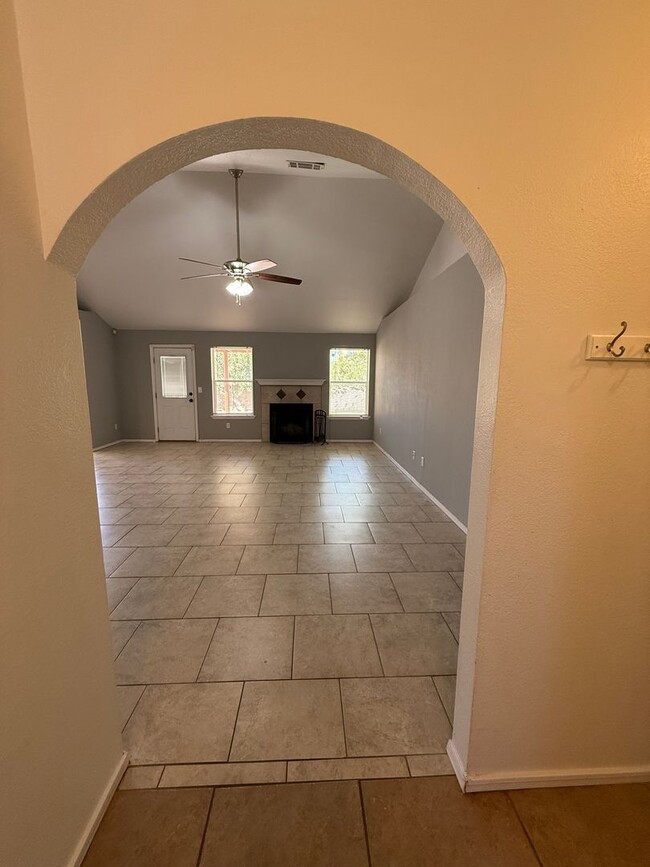 Building Photo - 4 Bedroom Home in Sonoma Ranch