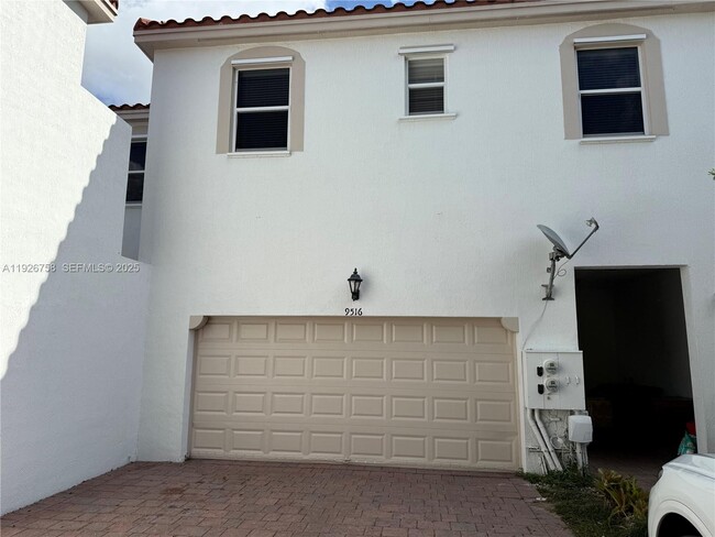 Building Photo - 9516 SW 167th Ave