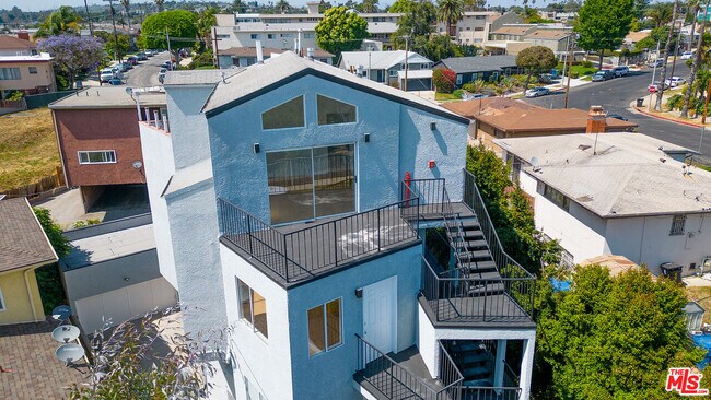 Building Photo - 231 E Hyde Park Blvd