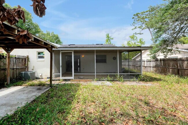 Building Photo - "Charming 2-Bed, 2-Bath Townhouse Retreat in Orlando's Heart - 1010 Sq Ft of Comfort!"