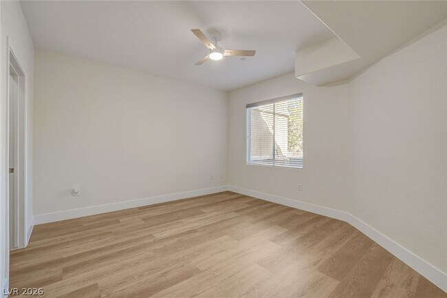 Building Photo - 6868 Sky Pointe Dr