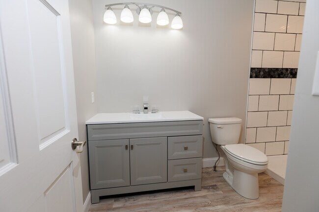 Building Photo - 805 E Olive St