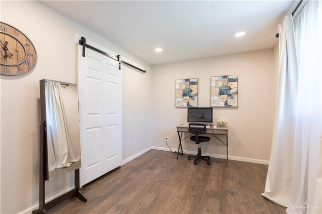 Building Photo - 23 Ulex Ave