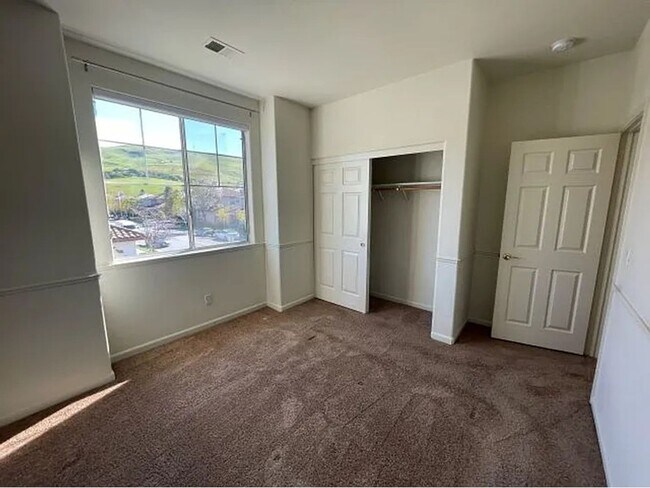 Building Photo - $4830 -- Stunning 4-Bedroom Home in Desira...