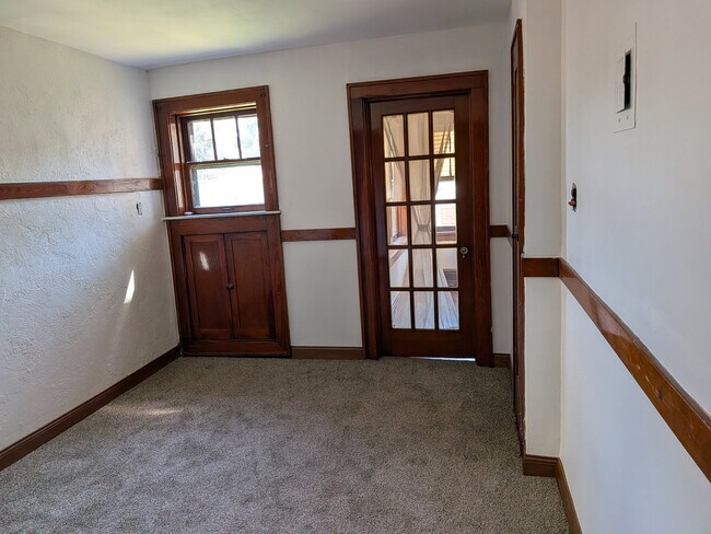 Building Photo - 5046 Miami St