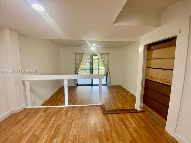 Building Photo - 8975 Palm Tree Ln