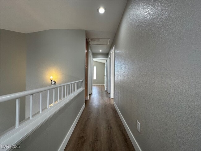 Building Photo - 6987 Wineberry Dr