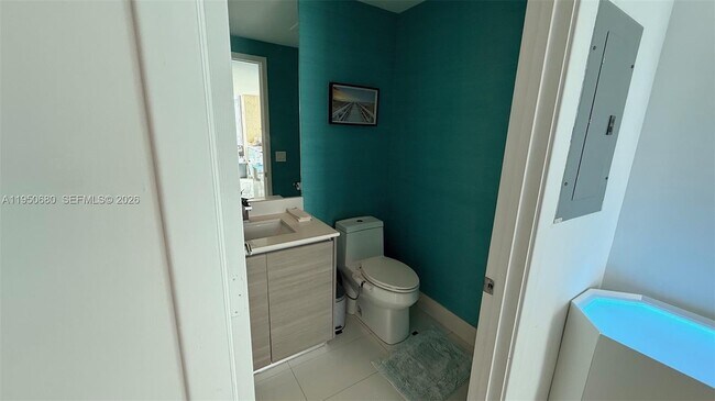 Building Photo - 460 NE 28th St