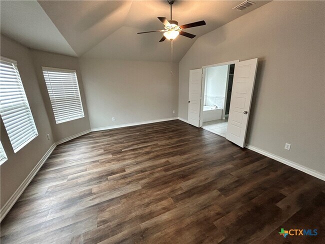 Building Photo - 724 Stonemanor