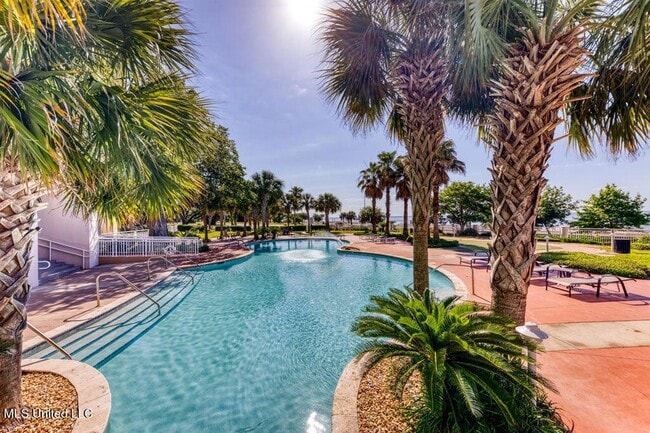 Building Photo - 2228 Beach Dr