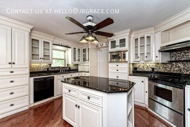 Building Photo - 525 W 4th St