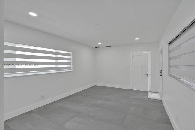 Building Photo - 213 NE 43rd St