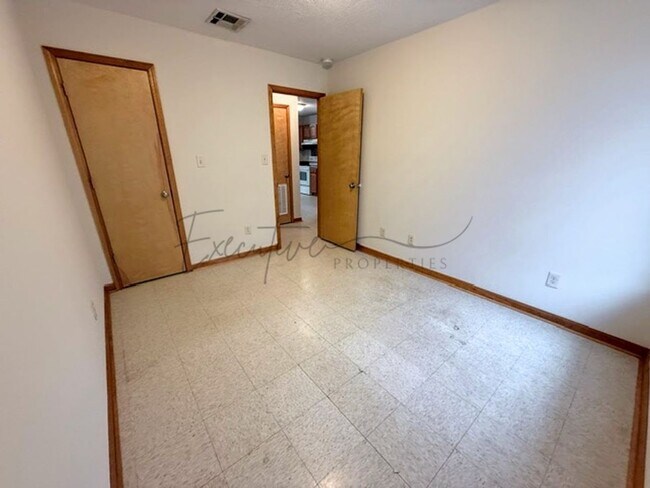 Building Photo - 2208 N Malcolm St