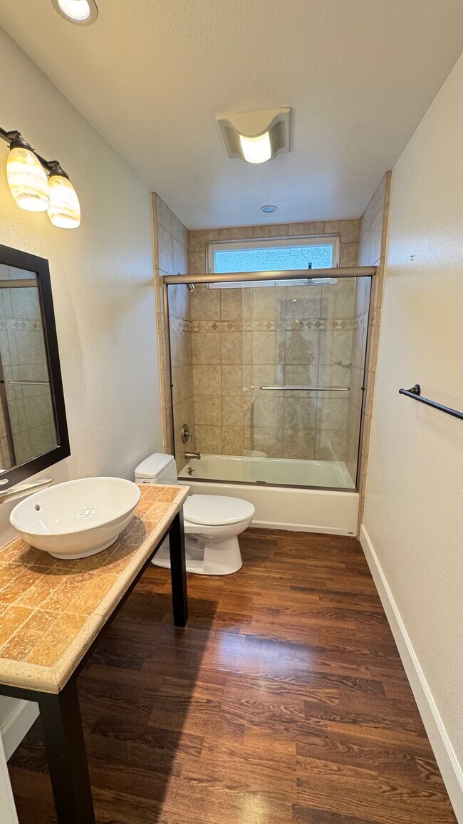 Building Photo - 1134 Manzanita Dr