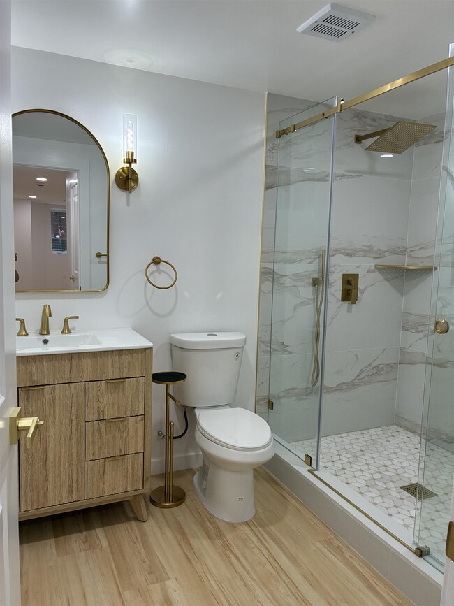 Building Photo - 716 11TH St