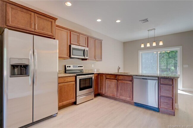 Building Photo - 6 Bayberry Ln