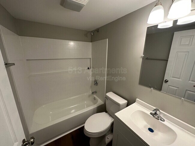 Building Photo - 6219 Graceland Ave