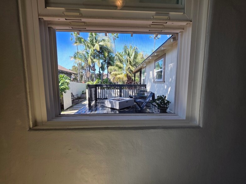 8 - 4649 W Point Loma Blvd