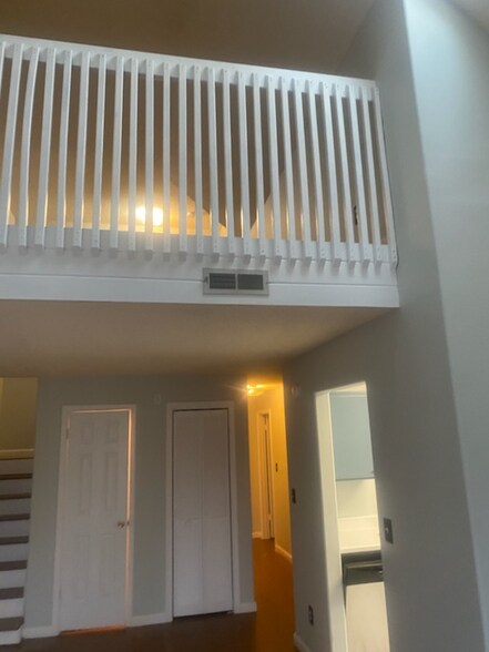 Building Photo - 5017 Gatehouse Way