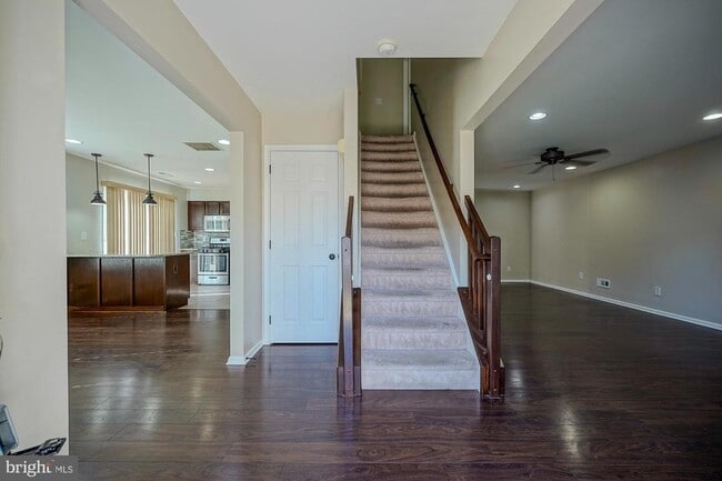 Building Photo - 3908 Grenwich Ln