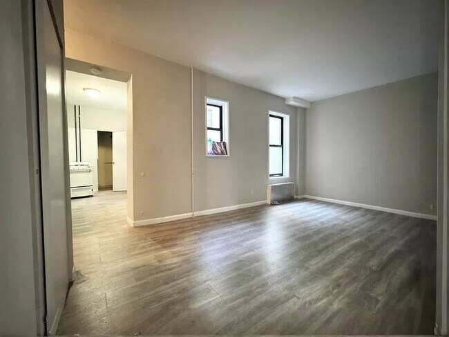 Building Photo - 330 E 100th St