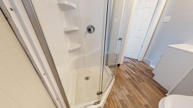 Building Photo - Old Brooklyn - 4 Bedroom Single Family Home