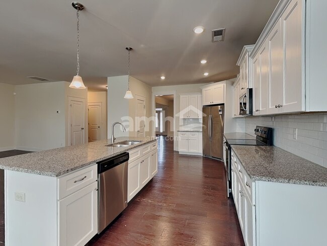 Building Photo - 1076 Adams Haven Bend