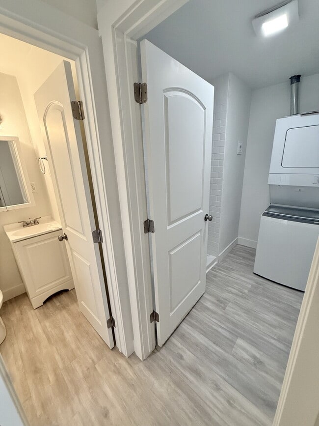 Building Photo - 288 W Diagonal #A 3 Bed/2 Bath