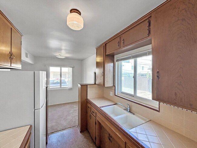 Building Photo - 1B 1BA Condo in University Heights w/ Rese...