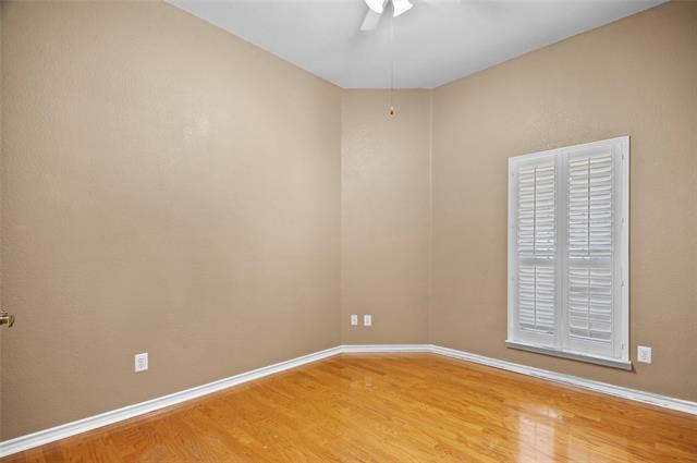 Building Photo - 8108 Twin Oaks Dr
