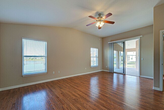 Building Photo - 2134 Boxwood St